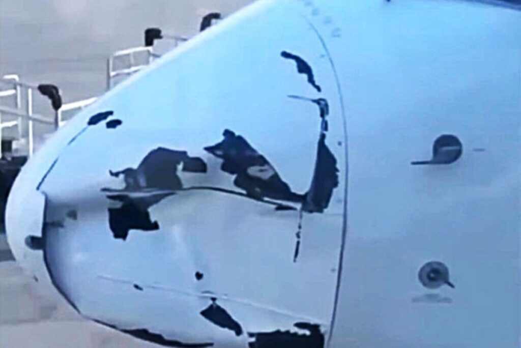Garuda-Indonesia-B737-damaged-radome-1200x801