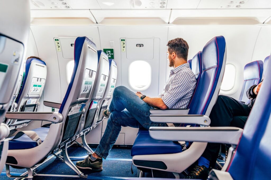 IMAGE REFLECTING LEGROOM