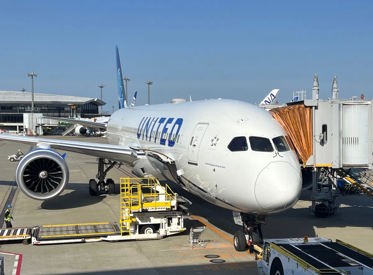 United airlines -787
